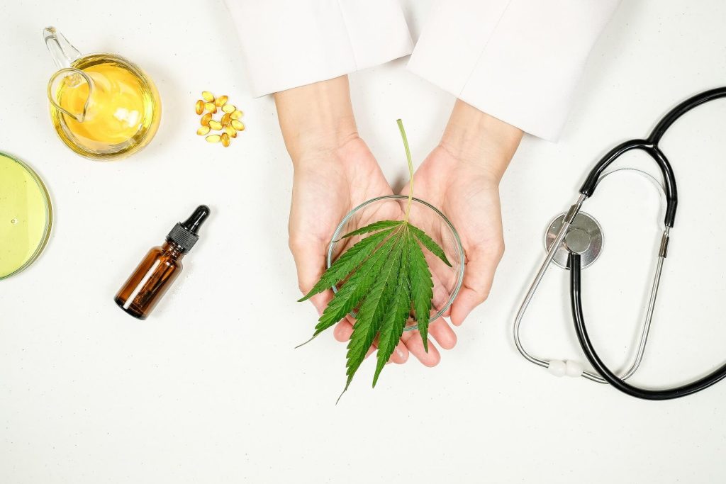 CBD Oil and Cancer – Can it Help? A Complete Guide